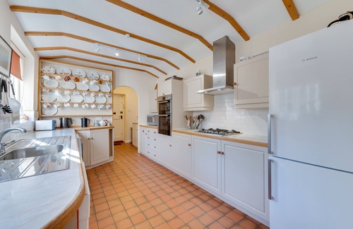 Barham House | Church Cottage - Four Bedroom House, Sleeps 8
