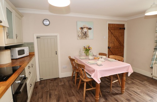 Barnard Castle Cottage | CHURCH COTTAGE, pet friendly, with open fire in Barnard Castle