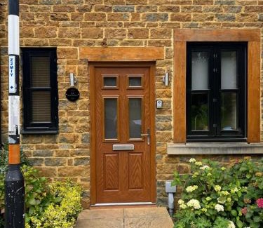 Earls Barton House | Church Court 2 Bed 55 Inch SKY TV Northampton Parking Contractor Accommodation