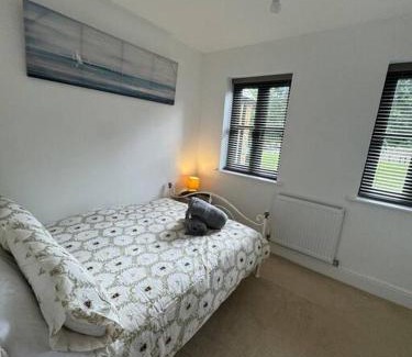 Earls Barton House | Church Court 2 Bed 55 Inch SKY TV Northampton Parking Contractor Accommodation