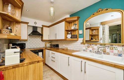 Bonchurch Cottage | Church House - sleeps 6 guests in 3 bedrooms