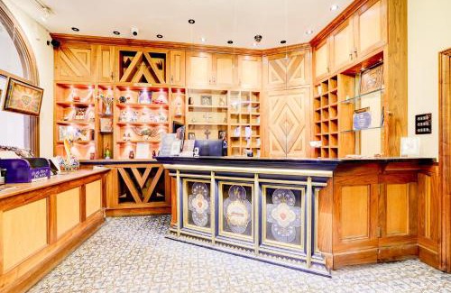 Camberwell House | Church Street Hotel by Belvilla near The Oval London
