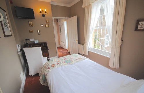 Dover House | Churchill Guest House
