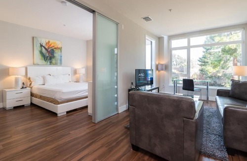 Shoreline West Apartment | Churchill Living Montrose
