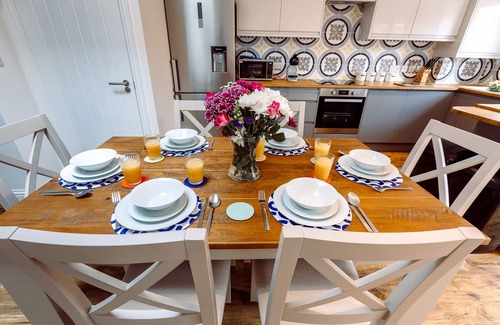 Exeter House | Chute House, City Centre, 4bed, 2.5 bathroom
