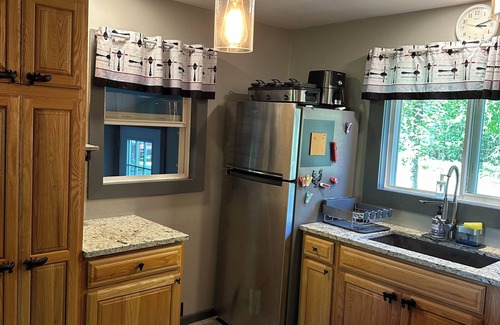 Mountain House | Chute Pond Chalet: Charming 4-Bed Lakefront Cottage on Chute Pond
