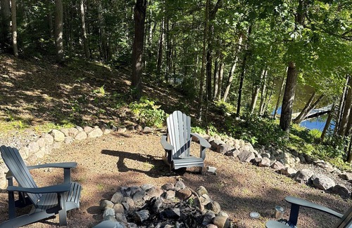 Mountain House | Chute Pond Chalet: Charming 4-Bed Lakefront Cottage on Chute Pond