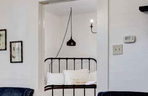 Boerne Cottage | Cibolo Creek Cottage - A Birdy Vacation Rental