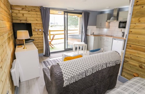 Llandrillo Cottage | CILAN LODGE, family friendly, with hot tub in Llandrillo