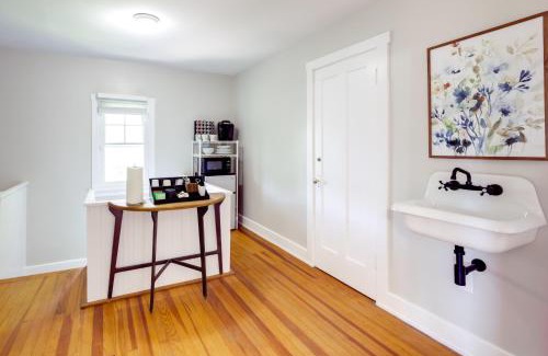 Hyde Park Apartment | Cincinnati Apartment 1 Mi to Hyde Park Square!