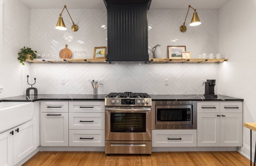 Walnut Hills House | Cincy Historic Gem: Sleeps 20 (5Min to Downtown & 40 Min to Ark)