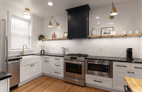 Walnut Hills House | Cincy Historic Gem: Sleeps 20 (5Min to Downtown & 40 Min to Ark)