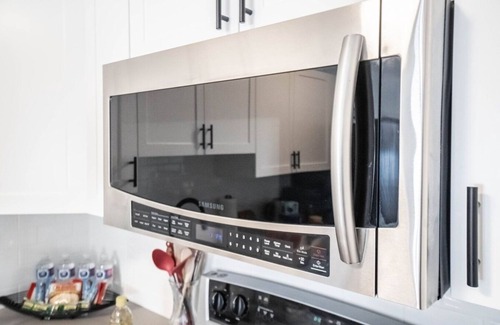 Southeast Edmonton Apartment | Cindy - 3 Bedrooms, Cozy Main Floor Suite!