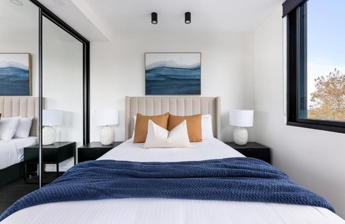 Cremorne Apartment | Cinema Suites Apartments by Urban Rest