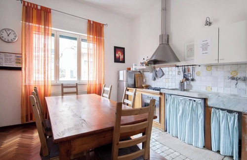 Sarzana House | Cinque Terre breakfast home with optional access to Pool, Sauna and Jacuzzi