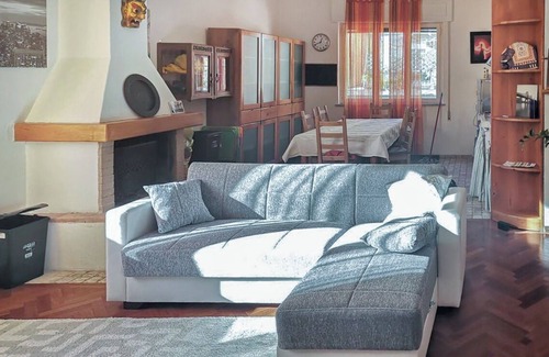 Sarzana House | Cinque Terre breakfast home with optional access to Pool, Sauna and Jacuzzi