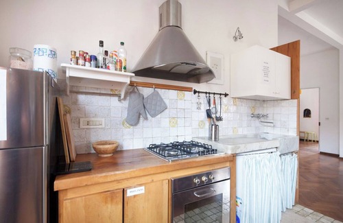 Sarzana House | Cinque Terre breakfast home with optional access to Pool, Sauna and Jacuzzi