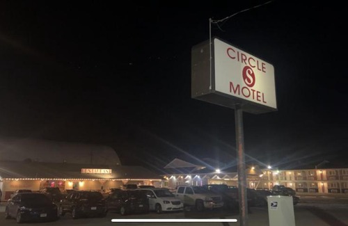 Cozad Hotel | Circle S Motel