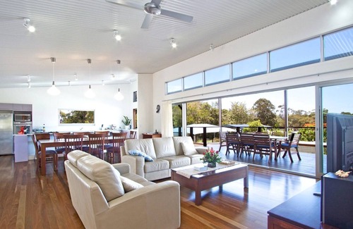 Coolangatta House | Cirrus At Kirra - Family Friendly Beach House