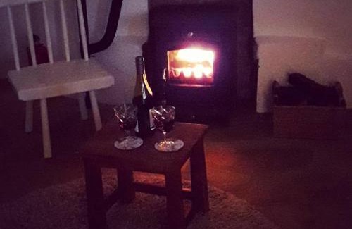 Limavady House | Cissy's Cottage - traditional thatched cottage, near to beach
