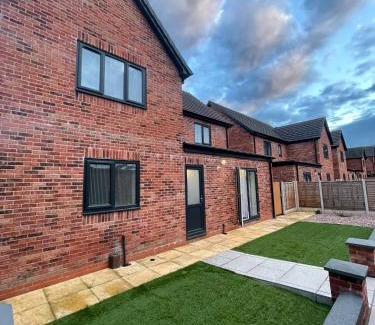 Tunstall House | Citrine Suite 4 Bed House in Stoke on Trent