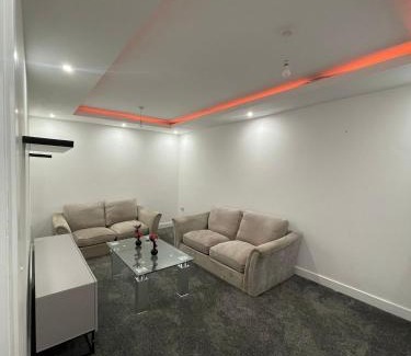 Tunstall House | Citrine Suite 4 Bed House in Stoke on Trent