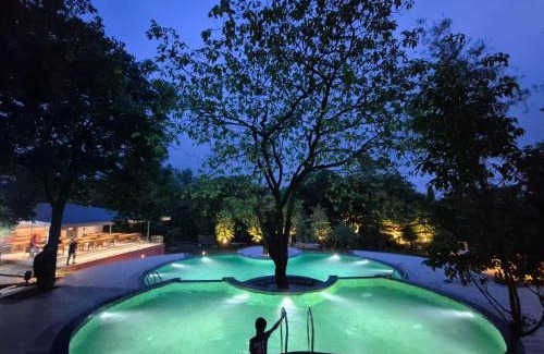Pachmarhi Resort | Citrus Prime Hill Queen Resort