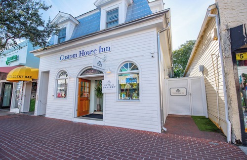 Historic Seaport Apartment | Citrus Queen at Custom House Inn | Ideal Location On Duval!