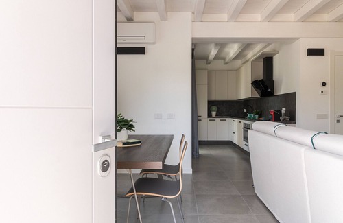 Solarolo Apartment | Cittadella 7 near to the lake with shared pool
