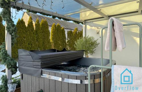 Borkowo Lostowickie Apartment | City Break- Spacious Apartment with Jacuzzi- Tranquil Escape 15 Minutes to the Sea and City Center