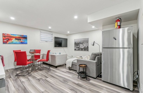 Hillhurst House | City Center Bliss| Sleeps 7