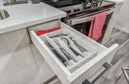 Hillhurst House | City Center Bliss| Sleeps 7