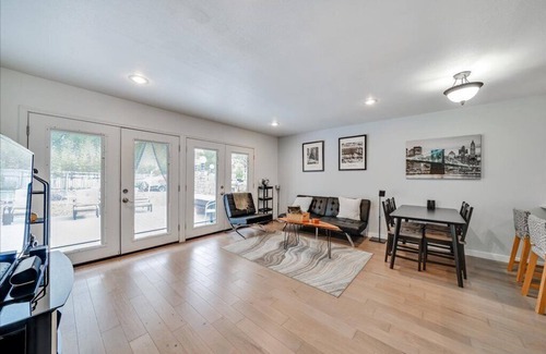 North Shoal Creek House | City Center Home with Spacious Backyard & Hot Tub