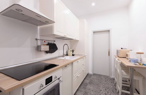 Navona Apartment | City Center- Modern and Bright apartment