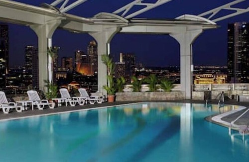 Chinatown Hotel | City Center Premier Club King + Breakfast/Access.