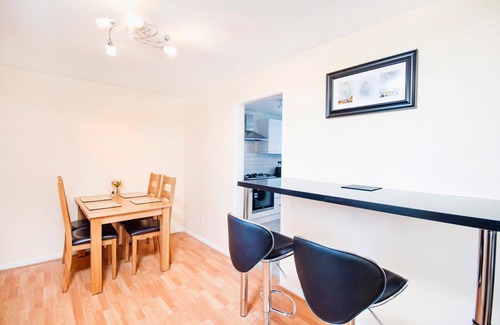 York House | CITY CENTRE ★ FREE PARKING ★ 2 BED HOUSE ★ MODERN