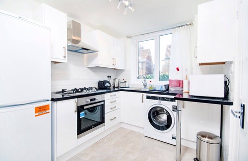 York House | CITY CENTRE ★ FREE PARKING ★ 2 BED HOUSE ★ MODERN