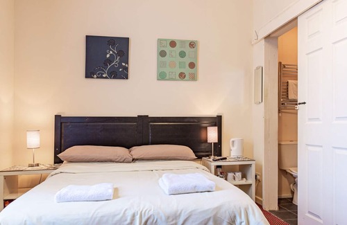 Gloucester House | City Centre Guest House - Gloucester Park