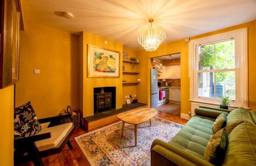 Canterbury House | City Centre Luxury House - Garden Oasis, Kingsize beds