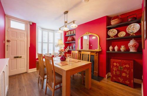 Canterbury House | City Centre Luxury House - Garden Oasis, Kingsize beds
