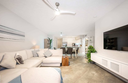 Townsville Apartment | City Centre Retreat at Highpoint Luxury Apartments
