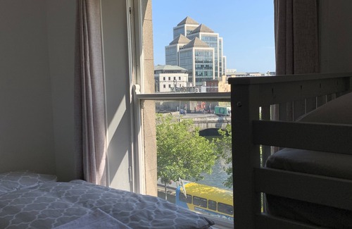 City Centre Dublin Cabin | City Centre Skyline - Private Room with shared bathrooms