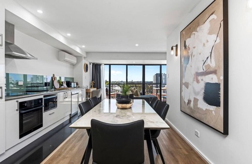 East Perth Apartment | City Chic: Elegant 2BR apartment