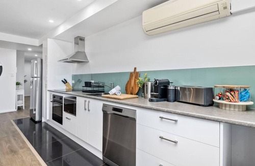 East Perth Apartment | City Chic: Elegant 2BR apartment