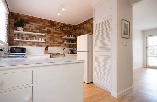 South Launceston Apartment | City Comfort: Near Hospital & City with Parking