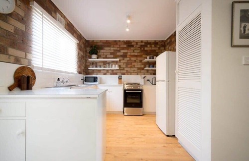 South Launceston Apartment | City Comfort: Near Hospital & City with Parking