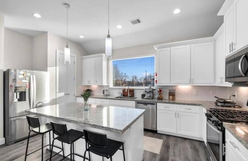 OST - South Union House | City Elegance: Prime Houston Hub