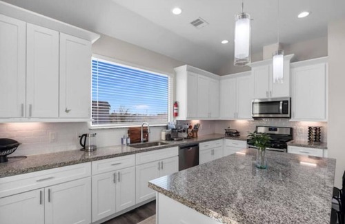 OST - South Union House | City Elegance: Prime Houston Hub
