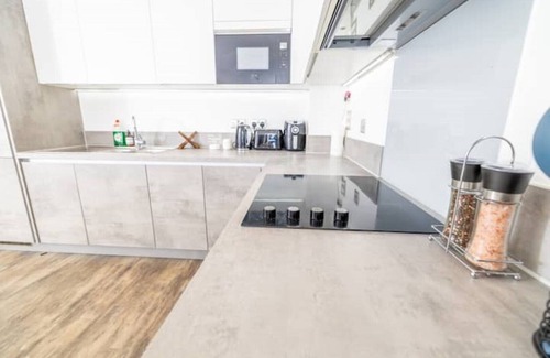 Wall End Apartment | City Escape - Unwind in Style