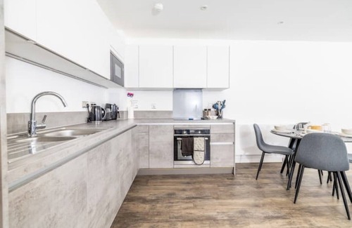 Wall End Apartment | City Escape - Unwind in Style